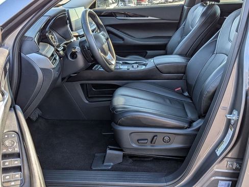 Used 2025 INFINITI QX60 Pure image 11