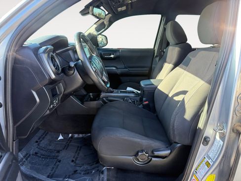 Used 2018 Toyota Tacoma TRD Off-Road image 10