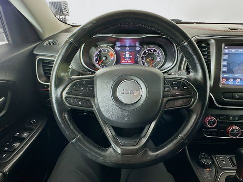 Used 2021 Jeep Cherokee Trailhawk image 11