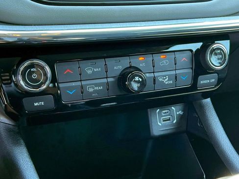 Certified 2022 Jeep Compass Limited image 26