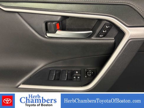 Used 2022 Toyota RAV4 Limited AWD/4WD image 16