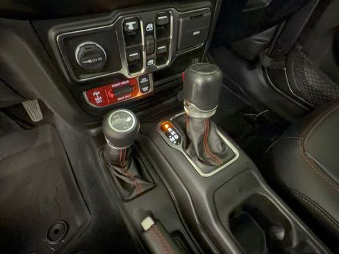 Used 2022 Jeep Gladiator Rubicon w/ Cold Weather Group AWD/4WD image 21