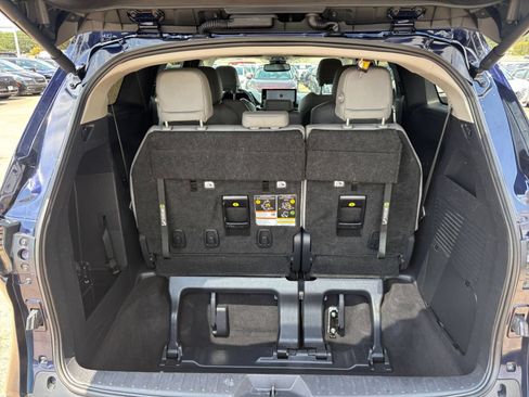 Used 2025 Toyota Sienna XLE FWD image 33