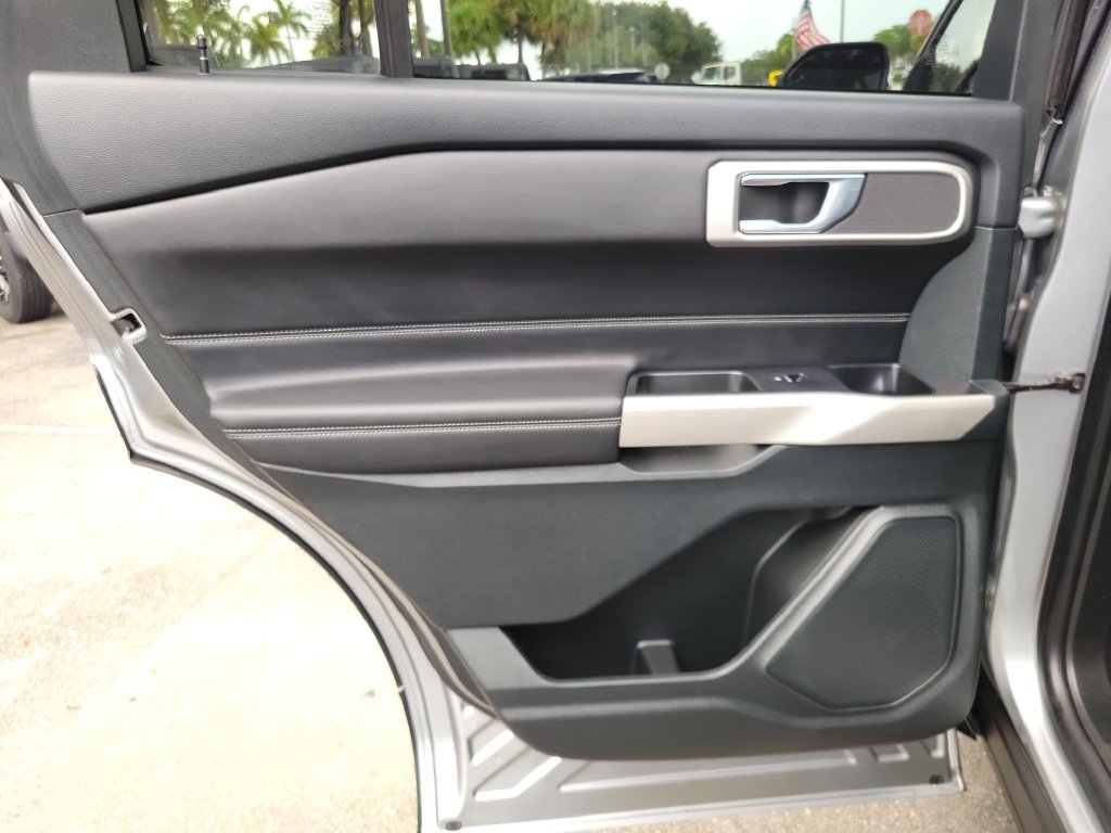 Used 2024 Ford Explorer XLT RWD image 11