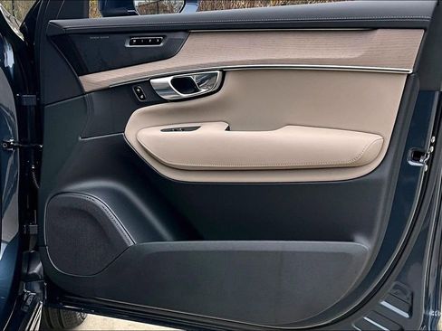 New 2026 Volvo XC90 T8 Ultra w/ Protection Package Premier AWD/4WD image 14