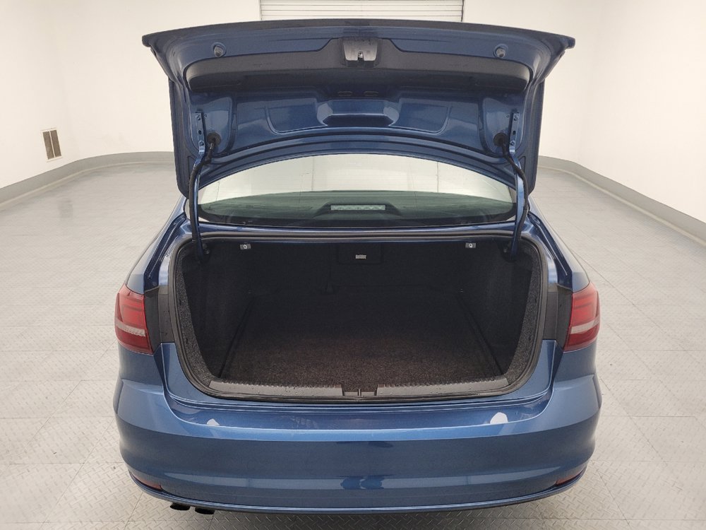 Used 2017 Volkswagen Jetta SE FWD image 29