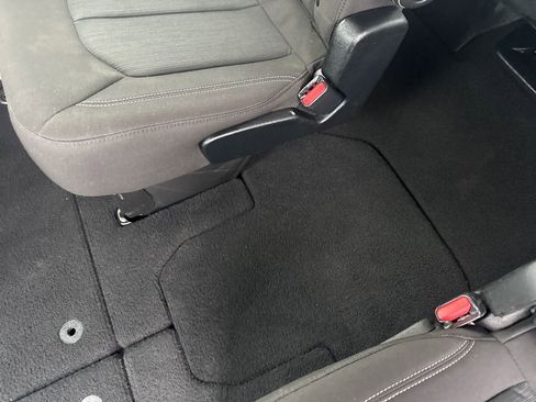 Used 2023 Chrysler Voyager LX image 25