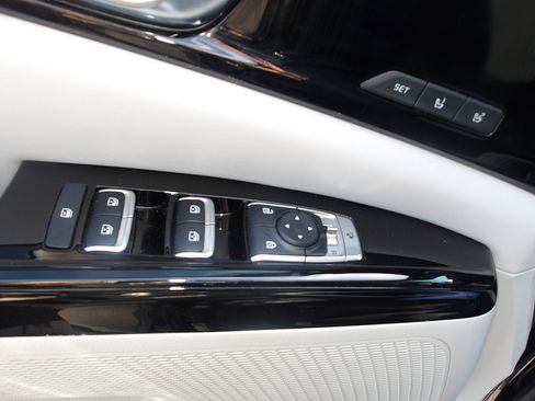 Used 2024 Kia Carnival SX Prestige FWD image 16