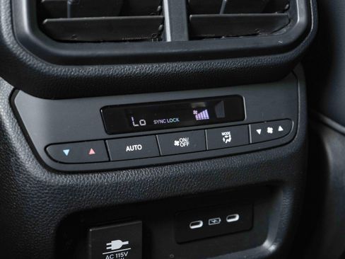 Used 2025 Honda Pilot TrailSport image 44