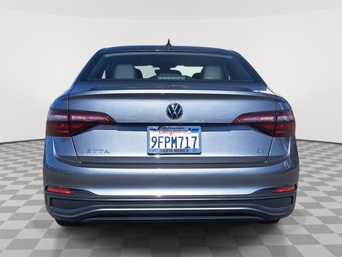 Used 2023 Volkswagen Jetta SE w/ Panoramic Sunroof Package image 6