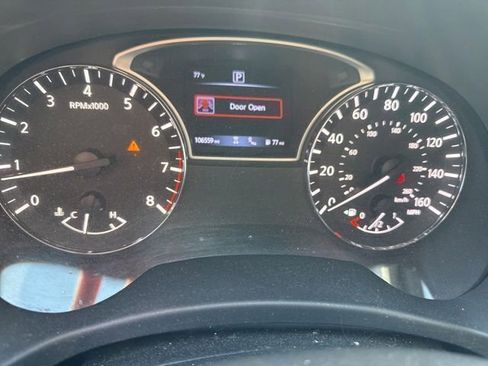 Used 2019 Nissan Pathfinder Platinum FWD image 9
