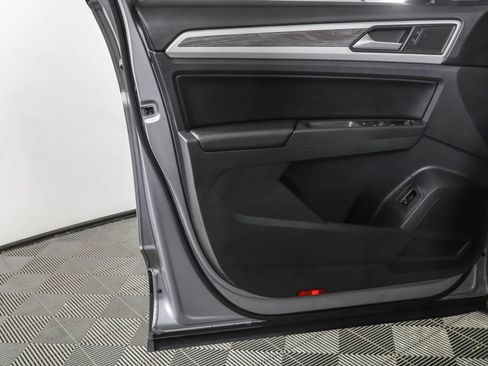 Used 2020 Volkswagen Atlas Cross Sport SE w/ Panoramic Sunroof Package image 33