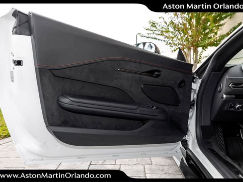 Used 2025 Aston Martin V8 Vantage Coupe image 51