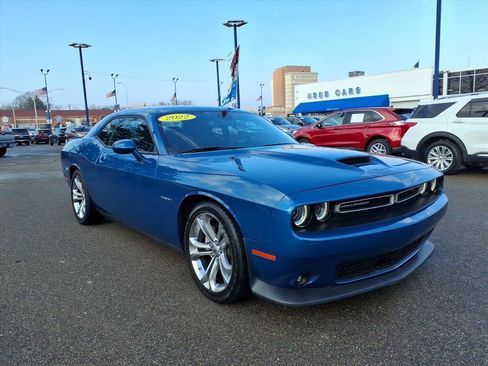 Used 2022 Dodge Challenger R/T w/ Driver Convenience Group image 3