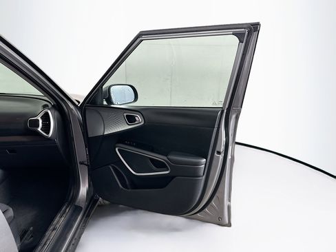 Used 2025 Kia Soul LX w/ LX Technology Package image 30