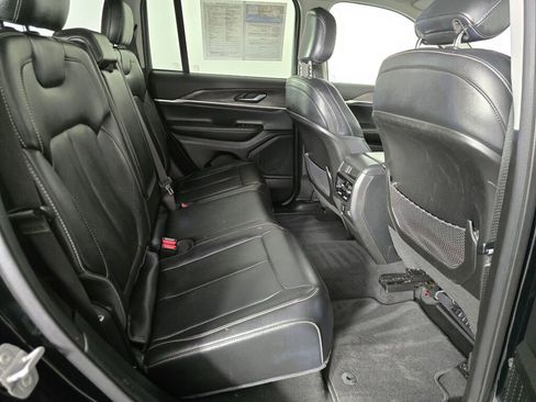 Used 2023 Jeep Grand Cherokee Limited w/ Black Appearance Package image 37