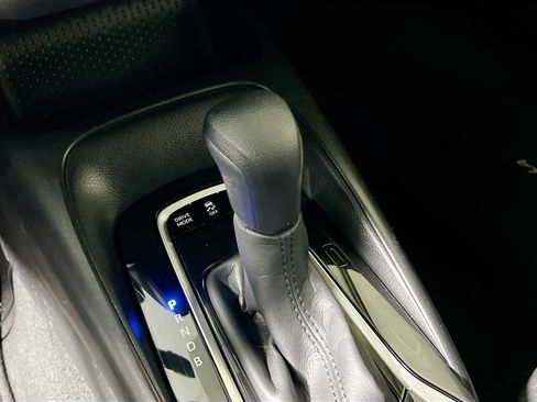 Used 2021 Toyota Corolla LE image 24