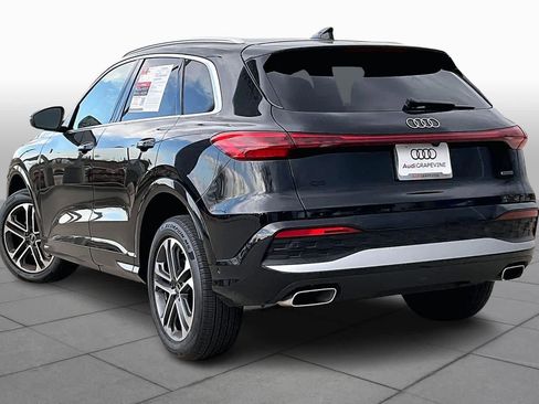 Used 2025 Audi Q5 Premium w/ Convenience Package image 11