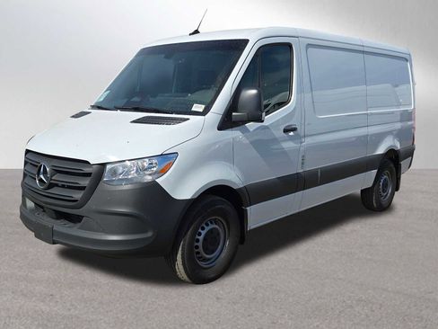 Used 2025 Mercedes-Benz Sprinter 2500 image 7