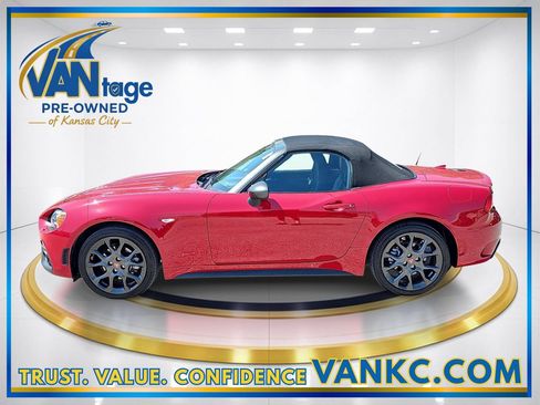 Used 2017 FIAT 124 Spider Abarth RWD image 10