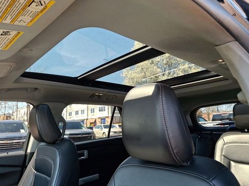 Used 2021 Ford Explorer XLT w/ Equipment Group 202A image 15