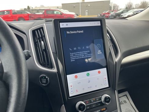 Used 2024 Ford Edge SEL w/ Convenience Package image 17