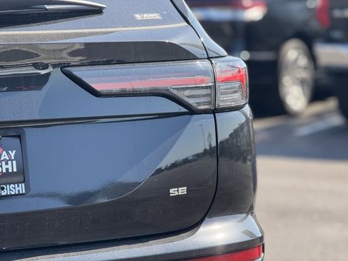 New 2025 Mitsubishi Outlander SE image 10