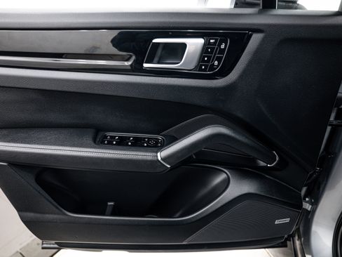 Certified 2020 Porsche Cayenne AWD/4WD image 19