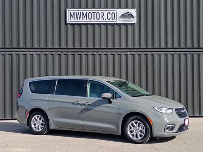 Used 2023 Chrysler Pacifica Touring-L