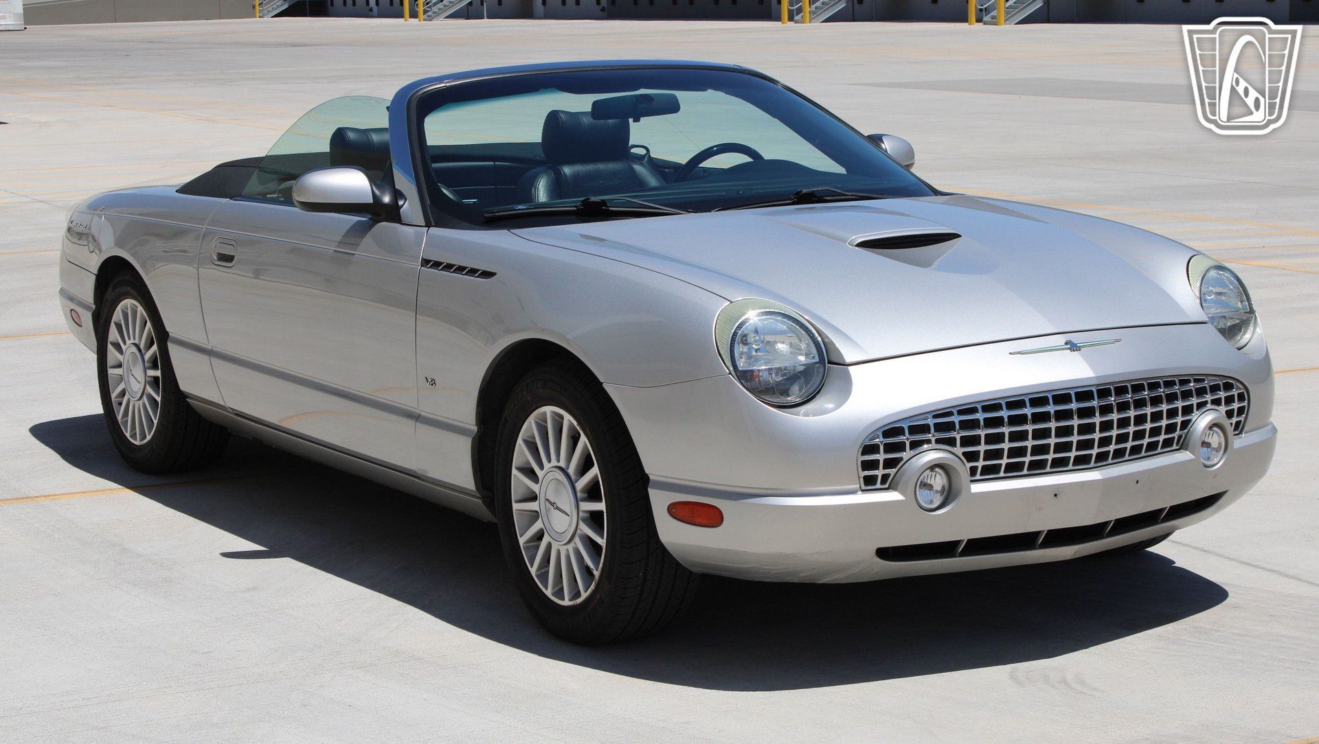 Used 2004 Ford Thunderbird RWD image 3