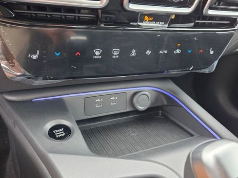 New 2026 Nissan Sentra SR w/ SR Premium Package FWD image 22