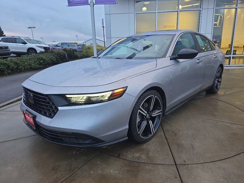 Used 2024 Honda Accord Sport image 2