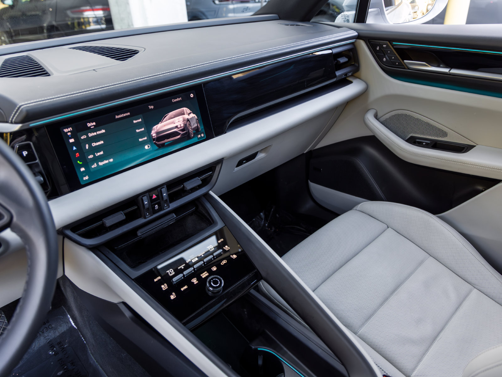 Certified 2025 Porsche Macan Electric RWD image 41