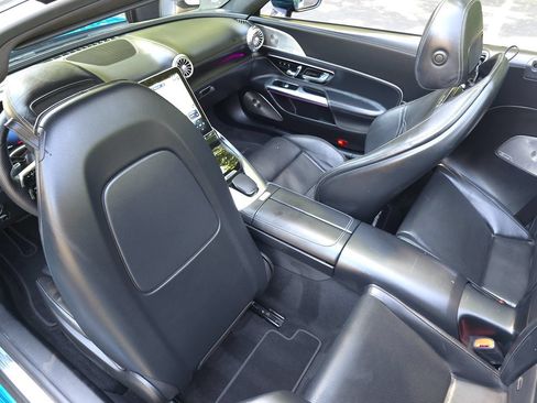 Used 2022 Mercedes-Benz SL 55 AMG 4MATIC w/ Driver Assistance Package image 20