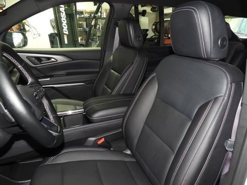 Used 2025 Chevrolet Traverse LT w/ Midnight/Sport Edition AWD/4WD image 26