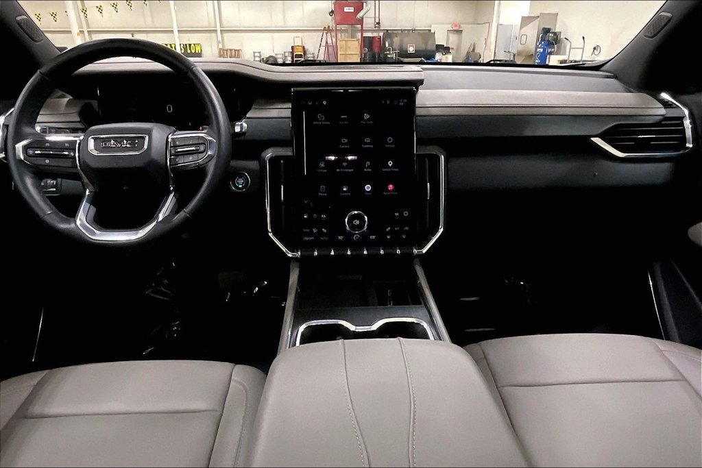 Used 2026 GMC Acadia Elevation w/ Elevation Premium Package AWD/4WD image 14
