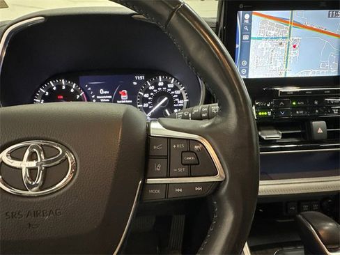 Used 2020 Toyota Highlander Limited image 15