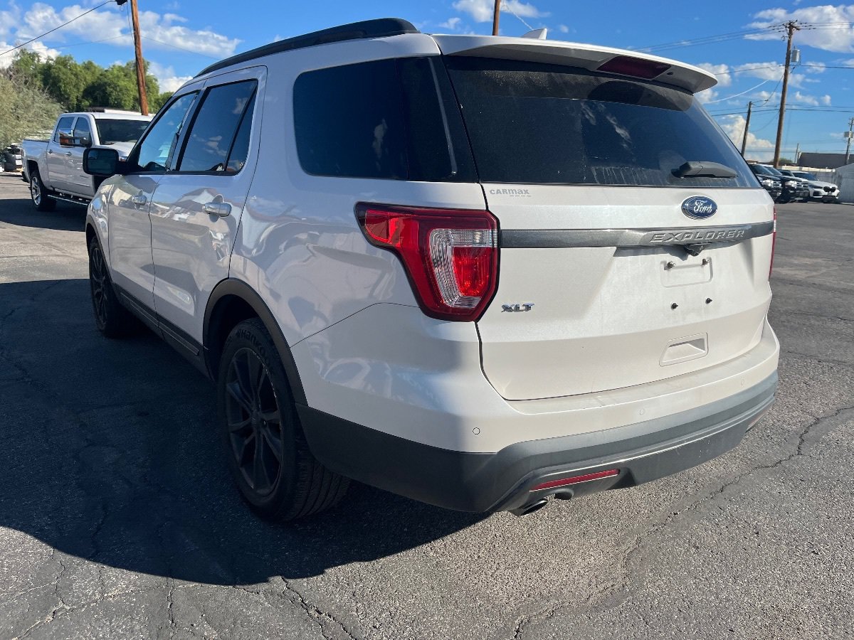 Used 2017 Ford Explorer XLT w/ Equipment Group 202A FWD image 5