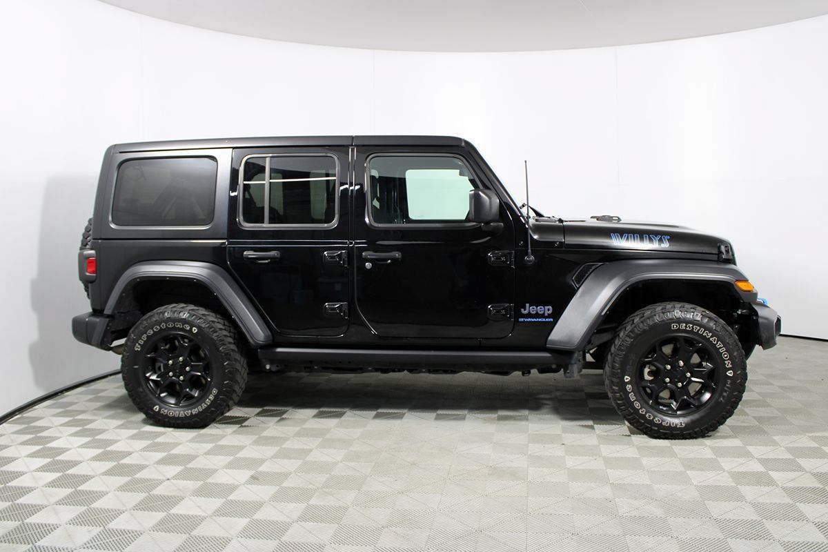 Used 2023 Jeep Wrangler Unlimited w/ Cold Weather Group AWD/4WD image 32