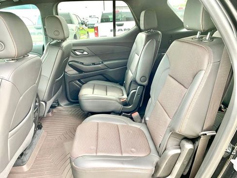 Used 2023 Chevrolet Traverse High Country FWD image 18