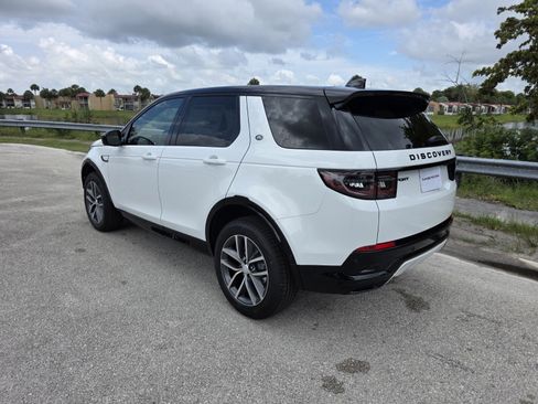 Used 2026 Land Rover Discovery Sport Landmark AWD/4WD image 2