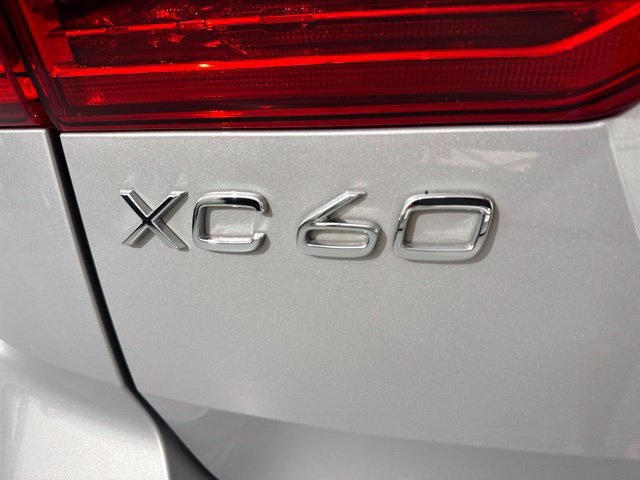 Used 2024 Volvo XC60 B5 Plus AWD/4WD image 8