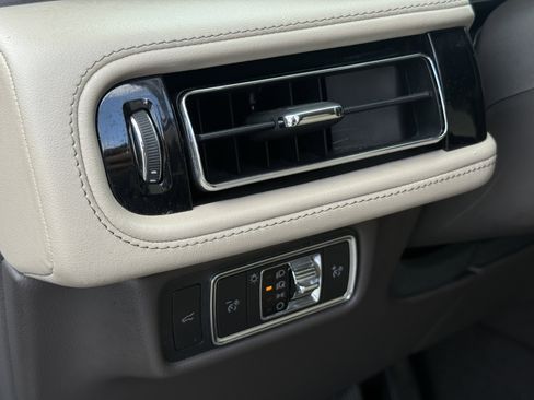 Used 2022 Lincoln Aviator Reserve image 26