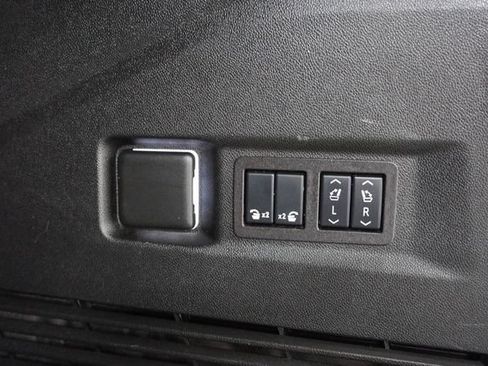 Used 2024 Chevrolet Tahoe High Country AWD/4WD image 17