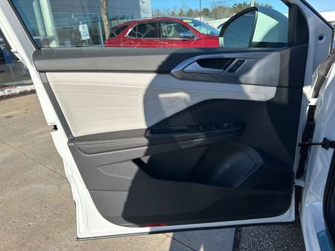 New 2026 Volkswagen Taos SEL image 10