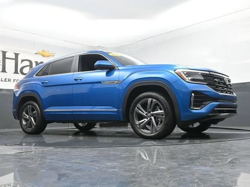 Used 2024 Volkswagen Atlas Cross Sport SEL R-Line AWD/4WD image 2