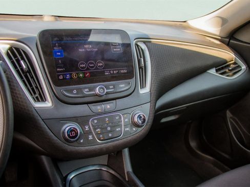 Used 2025 Chevrolet Malibu LT FWD image 12