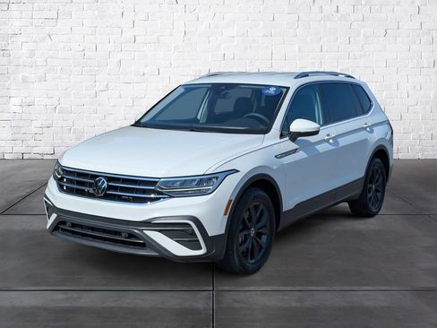 Used 2024 Volkswagen Tiguan SE FWD image 4