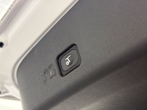 New 2026 Lincoln Nautilus Premier image 9