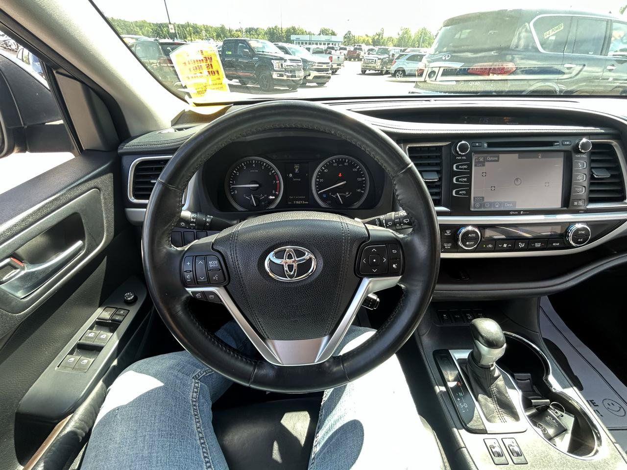 Used 2015 Toyota Highlander XLE AWD/4WD image 29